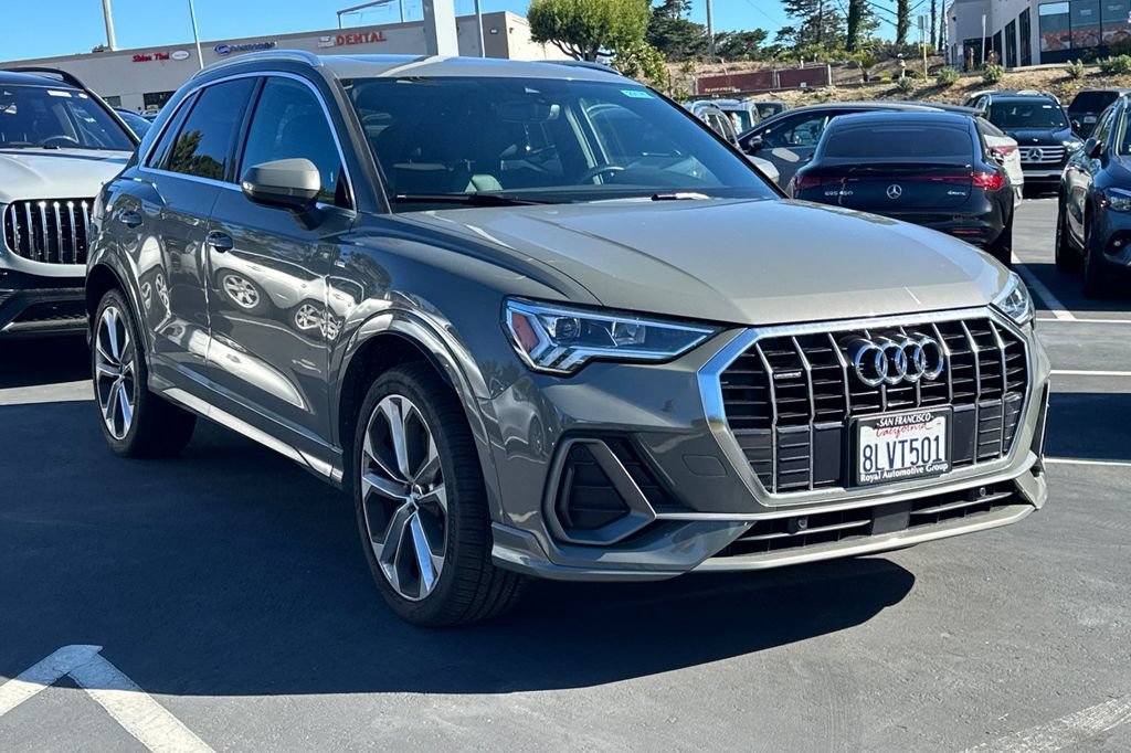 Used 2019 Audi Q3 2.0T Premium Plus w/ Premium Plus Package AWD/4WD image 2