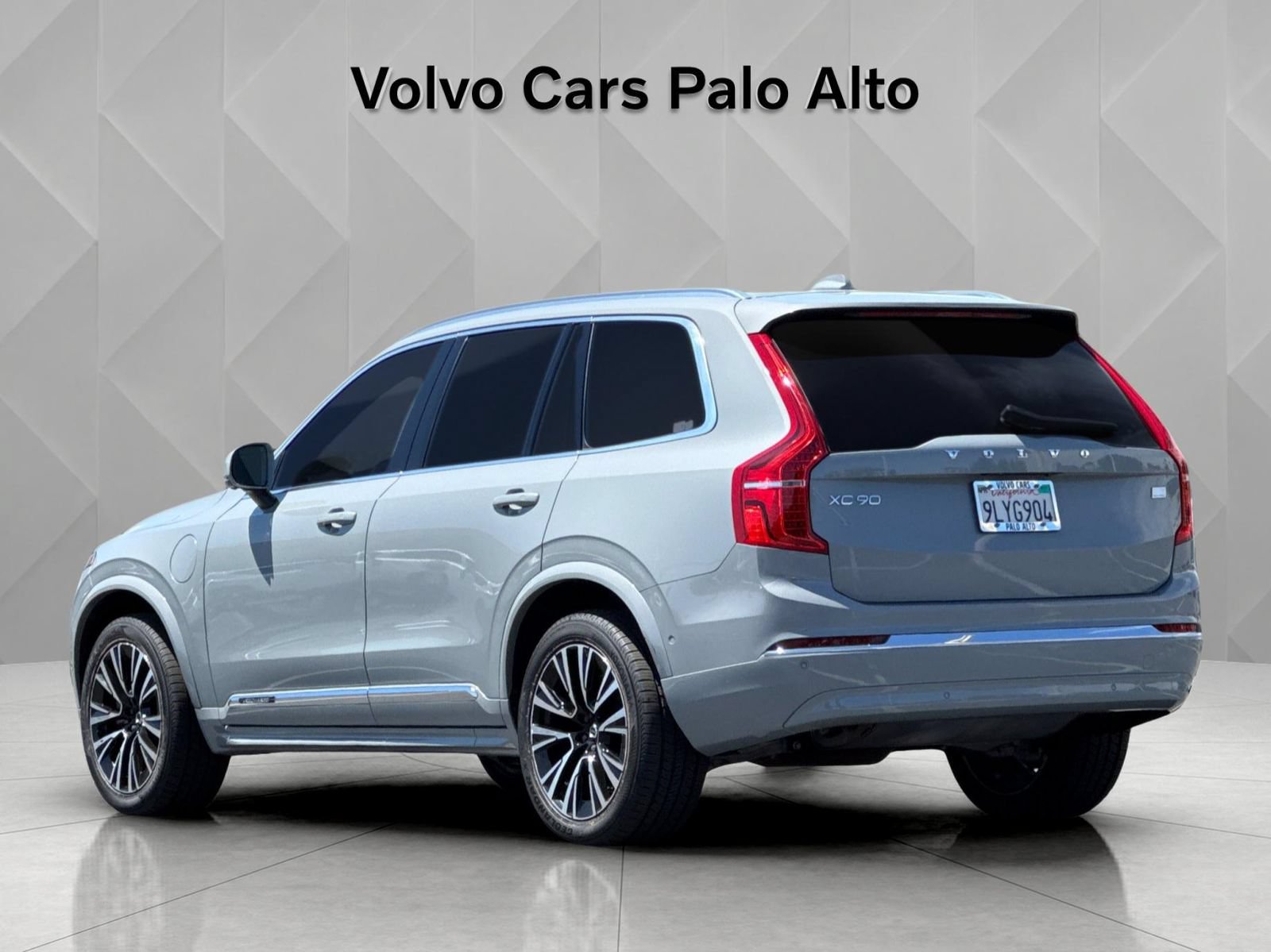 Certified 2024 Volvo XC90 T8 Plus w/ Protection Package Premier AWD/4WD image 9