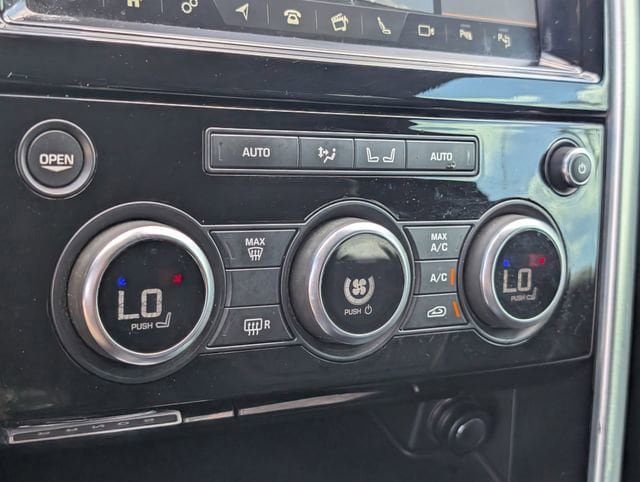 Used 2019 Land Rover Discovery HSE AWD/4WD image 15