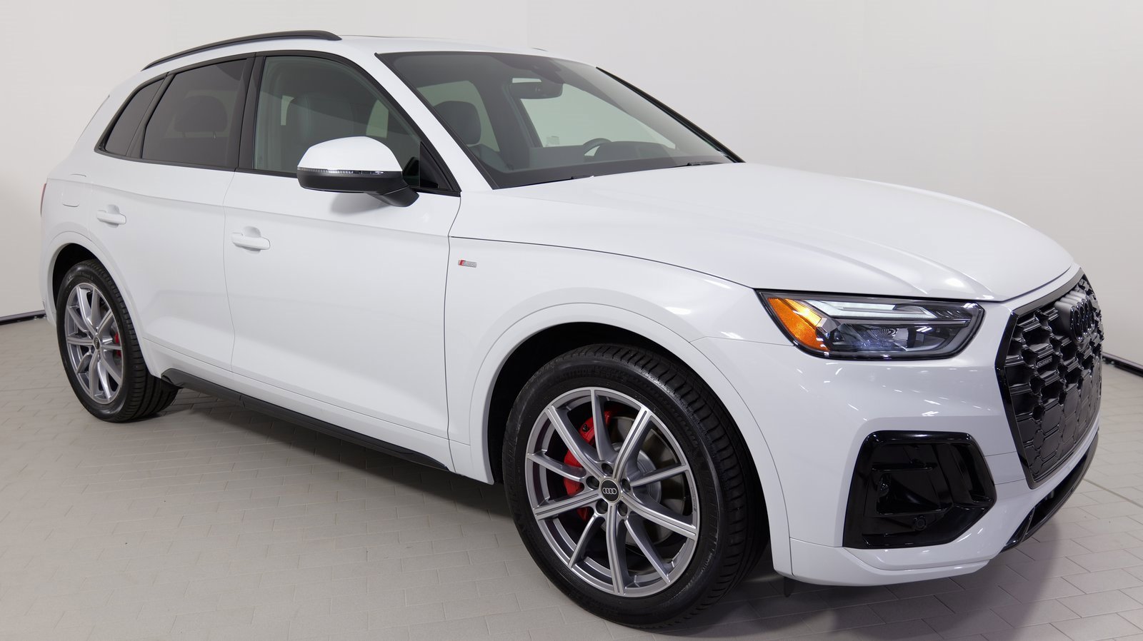 Used 2024 Audi Q5 e Premium Plus w/ Premium Plus Package image 21