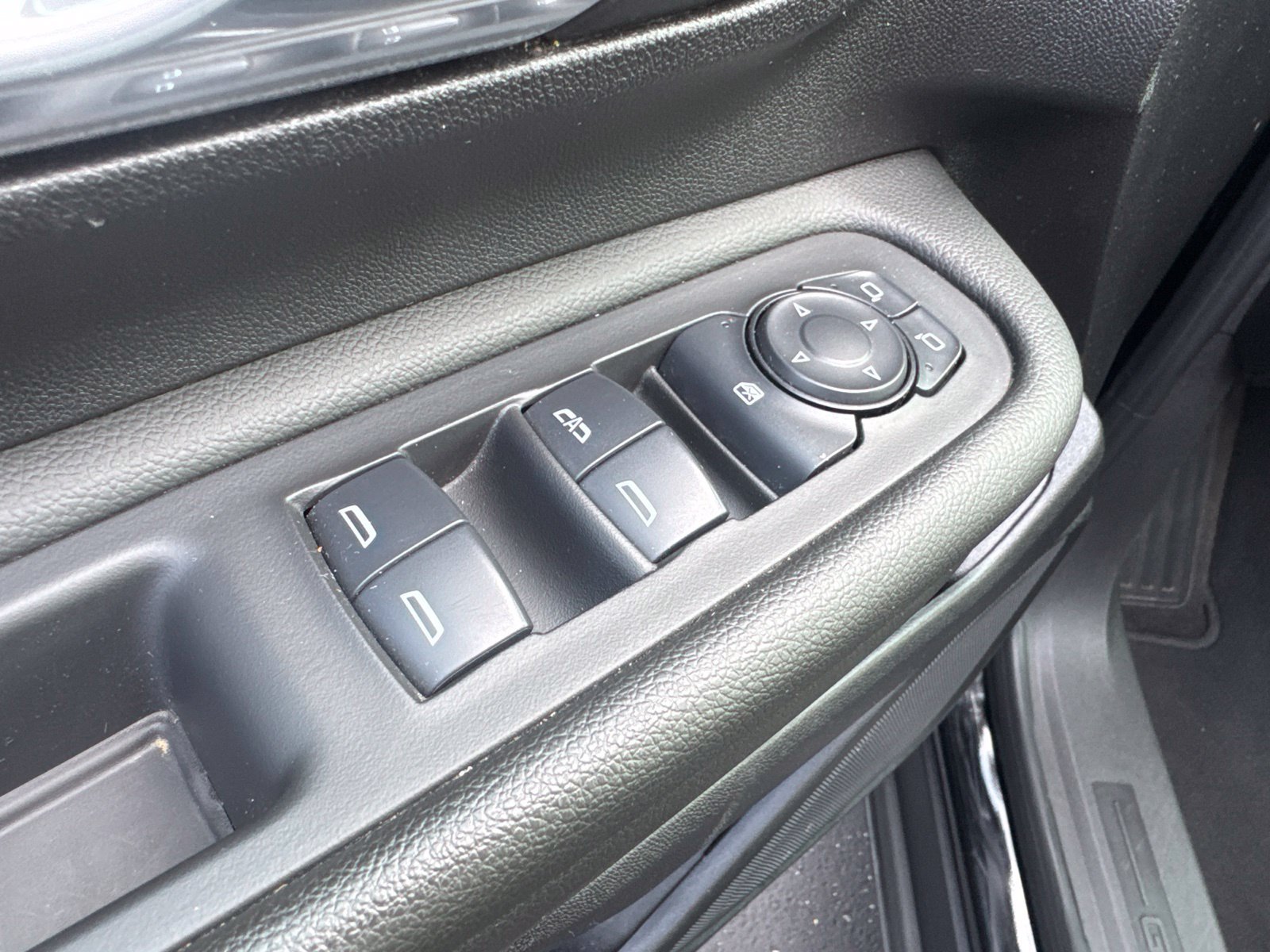 Used 2024 GMC Terrain SLE AWD/4WD image 15