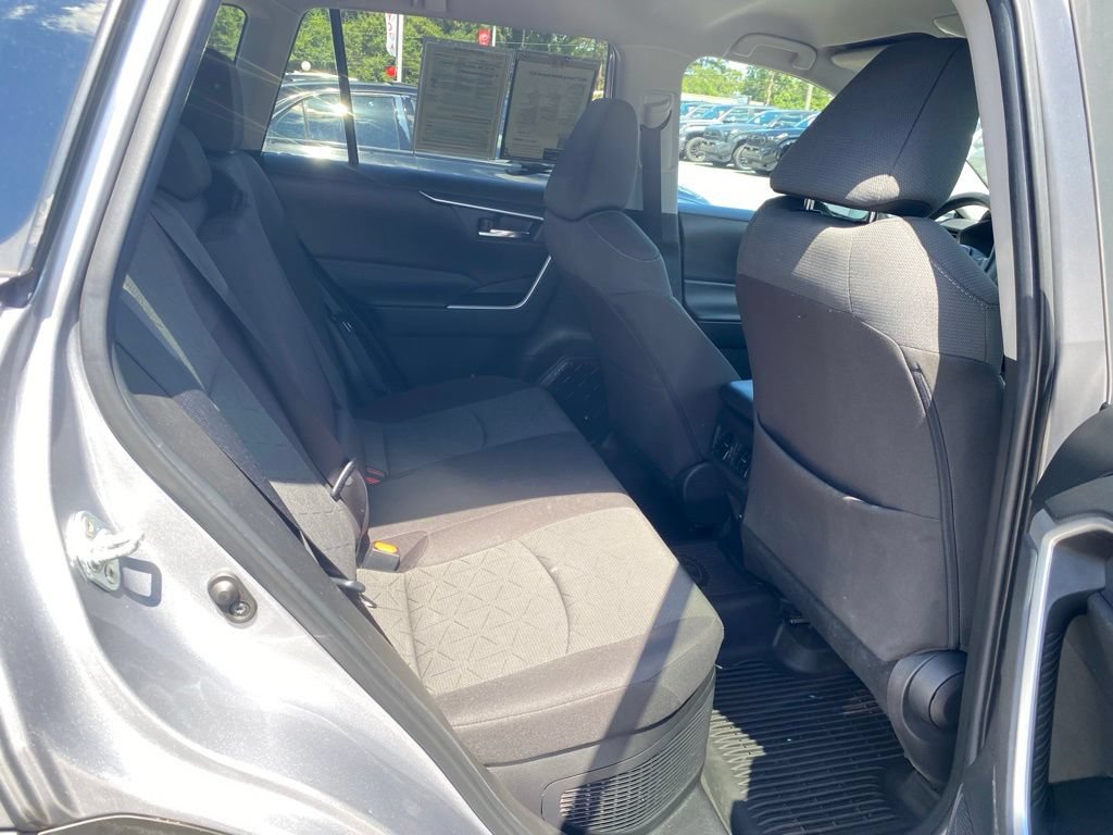 Used 2022 Toyota RAV4 XLE AWD/4WD image 17