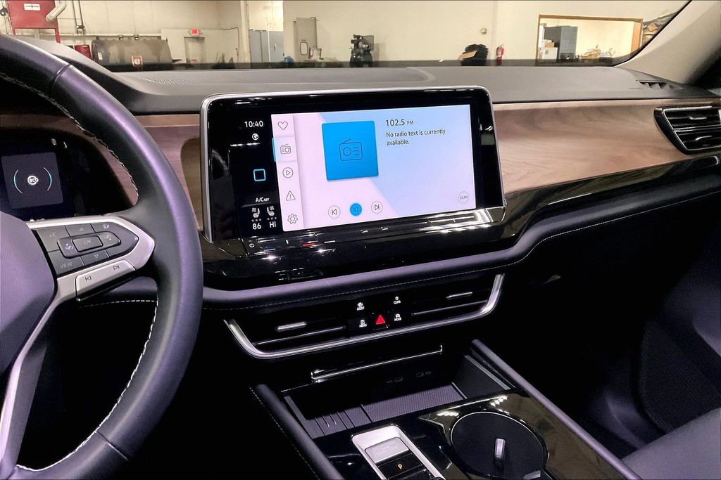 Used 2025 Volkswagen Atlas SE image 6