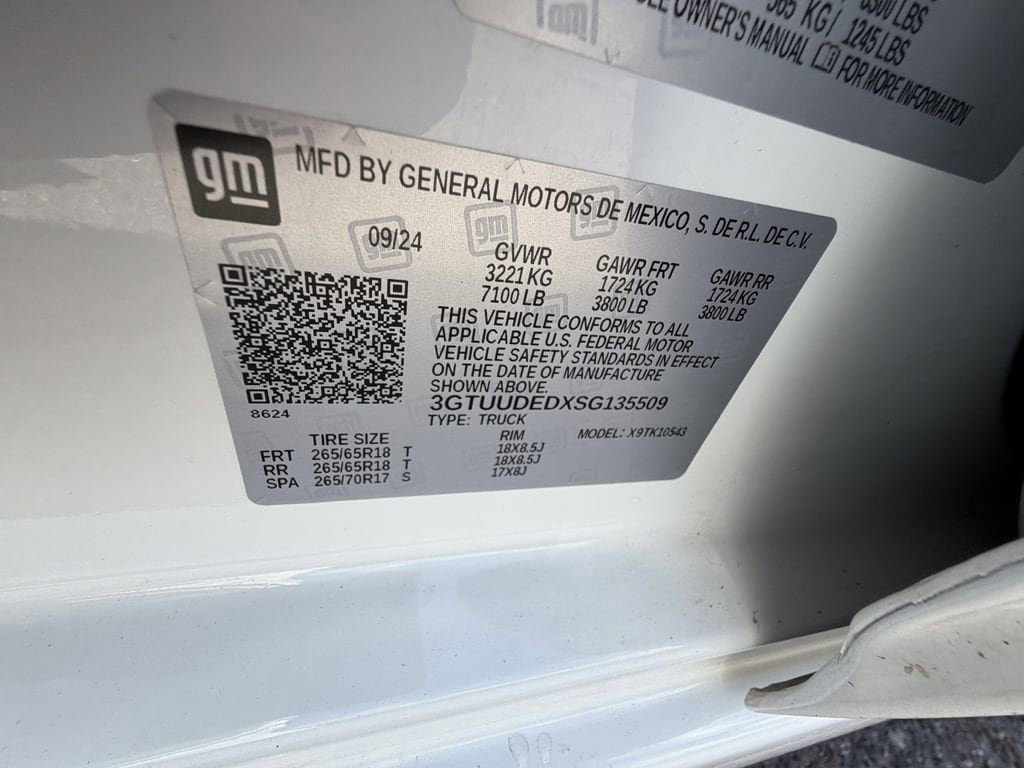 Used 2025 GMC Sierra 1500 SLT AWD/4WD image 32