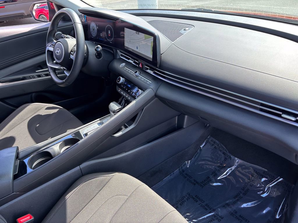 Used 2025 Hyundai Elantra SEL FWD image 35