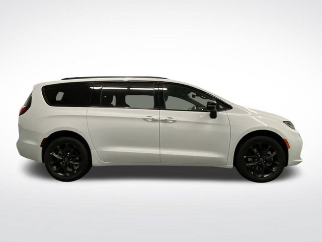New 2026 Chrysler Pacifica Limited w/ S Appearance Package AWD/4WD image 2
