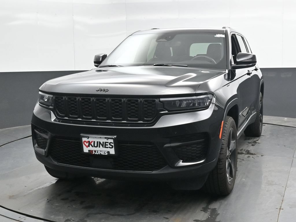 Used 2023 Jeep Grand Cherokee Altitude AWD/4WD image 6
