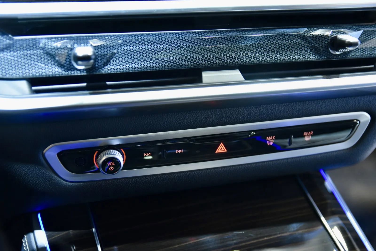 Used 2024 BMW X5 xDrive40i w/ M Sport Package image 16