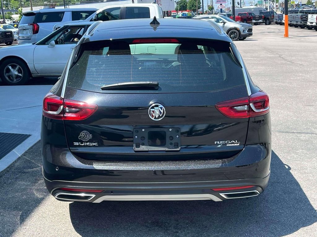 Used 2018 Buick Regal Preferred w/ Sights and Sounds Package AWD/4WD image 4