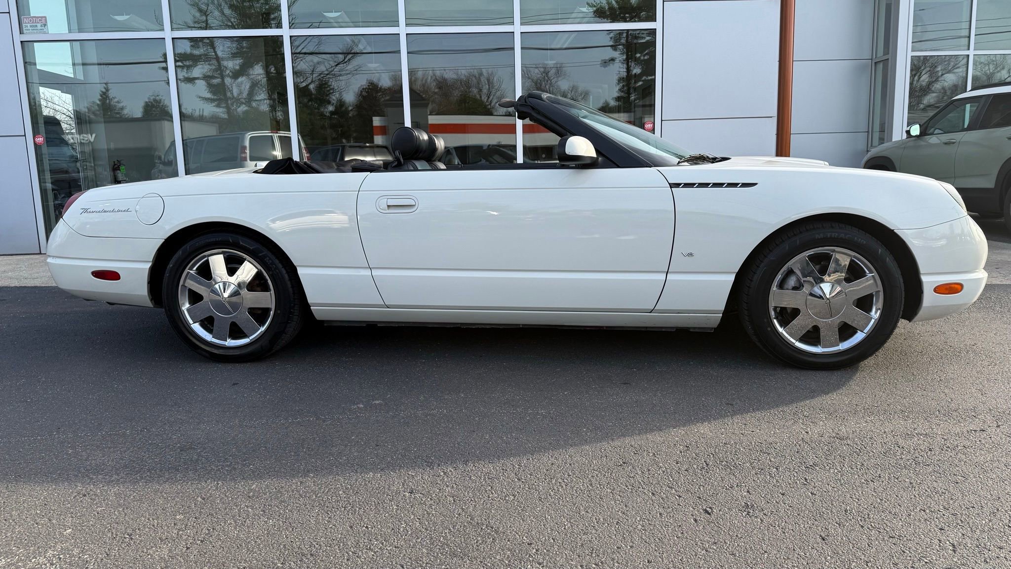 Used 2003 Ford Thunderbird image 23