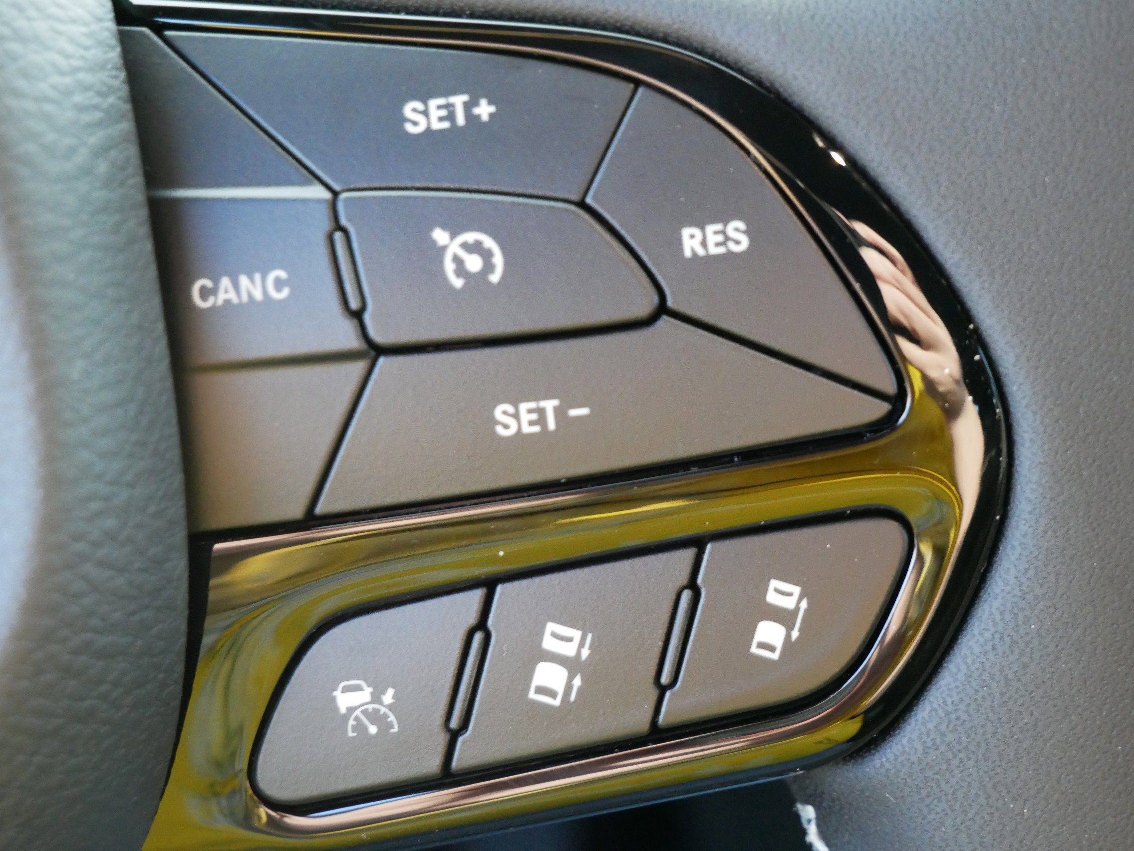 New 2026 Chrysler Pacifica Select FWD image 16