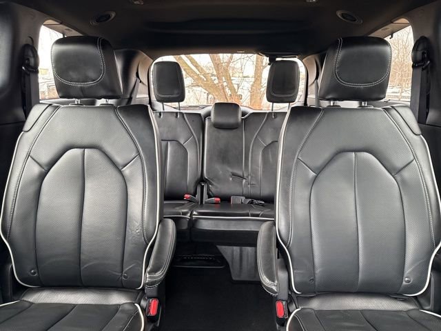 Used 2025 Chrysler Pacifica Limited image 21
