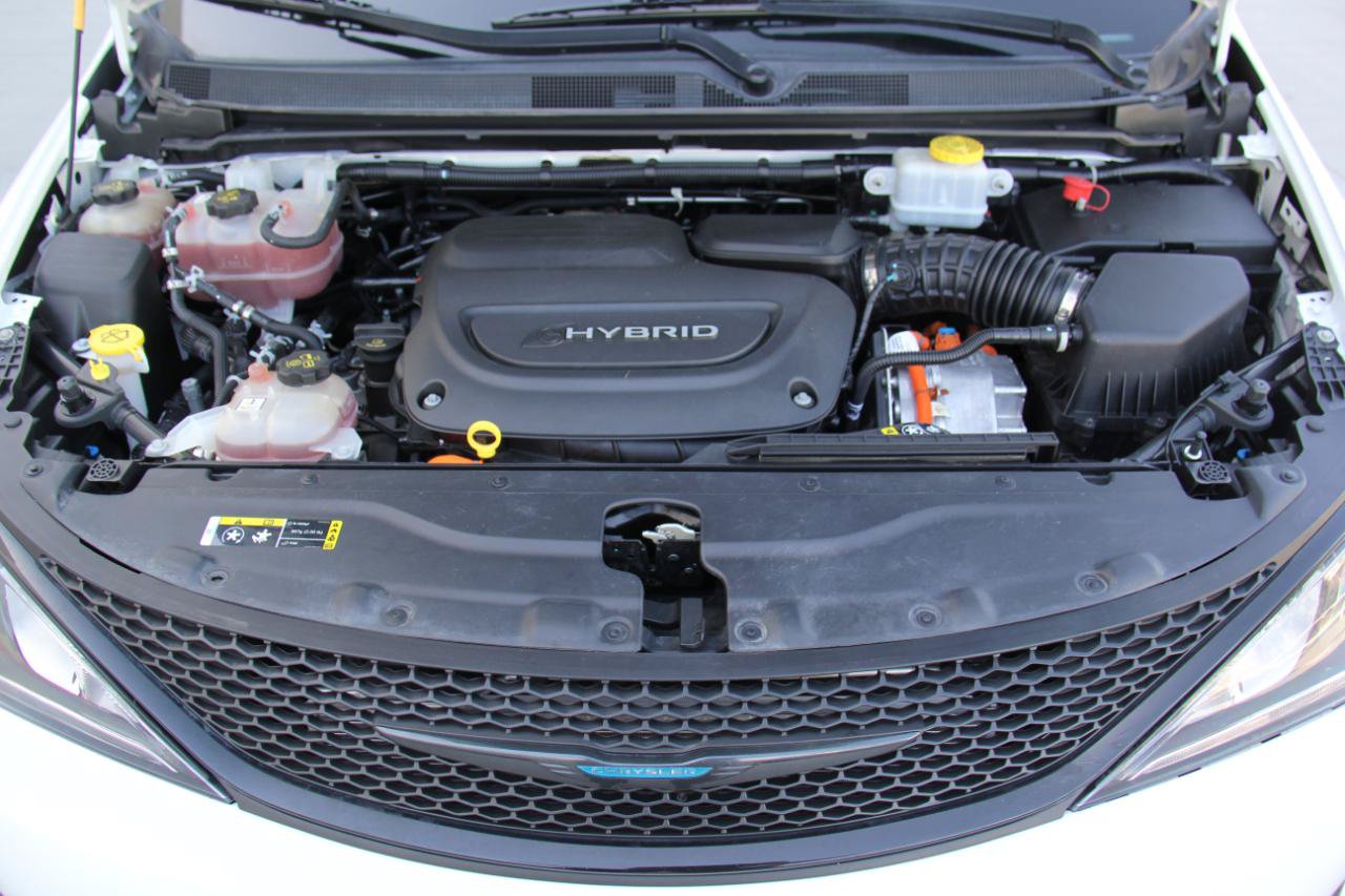 Used 2020 Chrysler Pacifica Touring-L w/ S Appearance Package FWD image 36