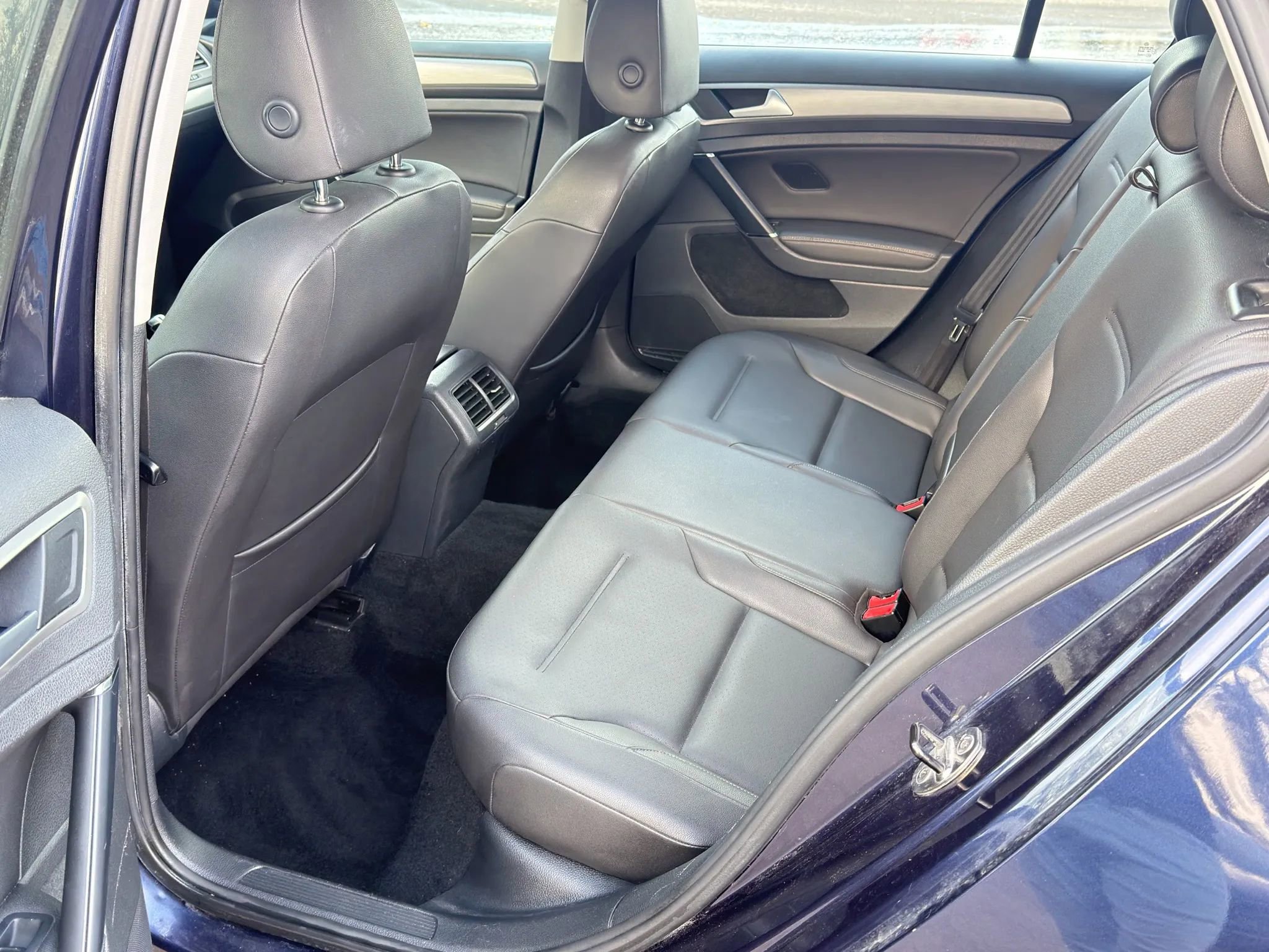 Used 2015 Volkswagen Golf S image 12