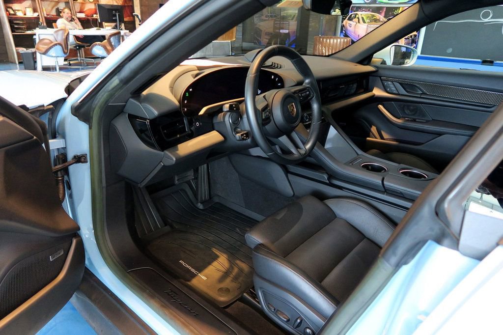 Used 2022 Porsche Taycan image 13