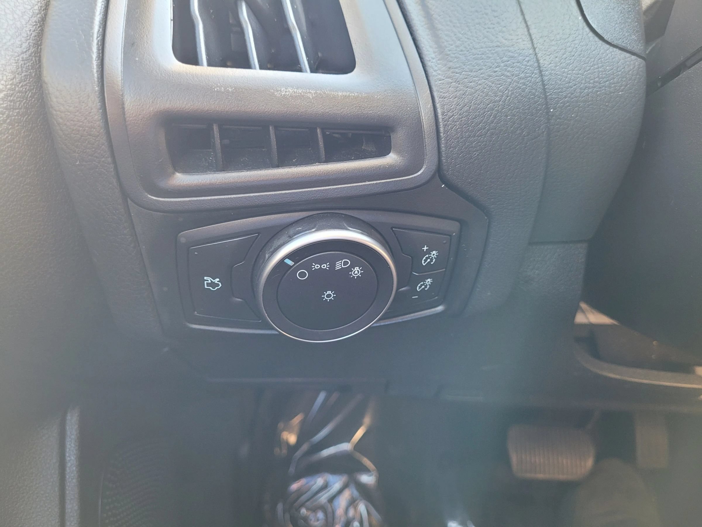 Used 2017 Ford Focus SE FWD image 30
