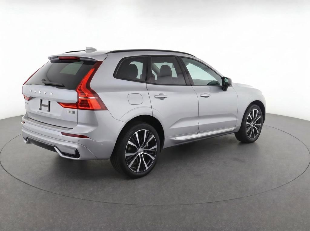 Used 2024 Volvo XC60 B5 Plus w/ Protection Package Premier AWD/4WD image 4