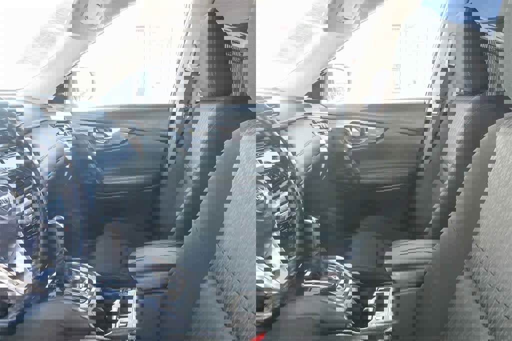 Used 2020 Nissan Rogue SV w/ Premium Package image 15