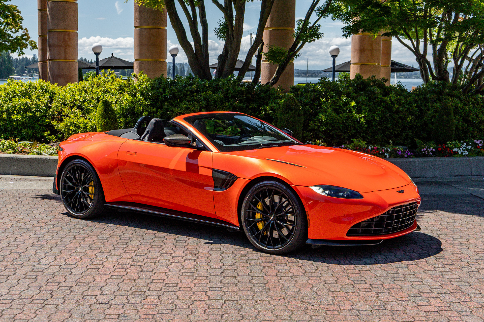 Used 2023 Aston Martin V8 Vantage Roadster RWD image 42