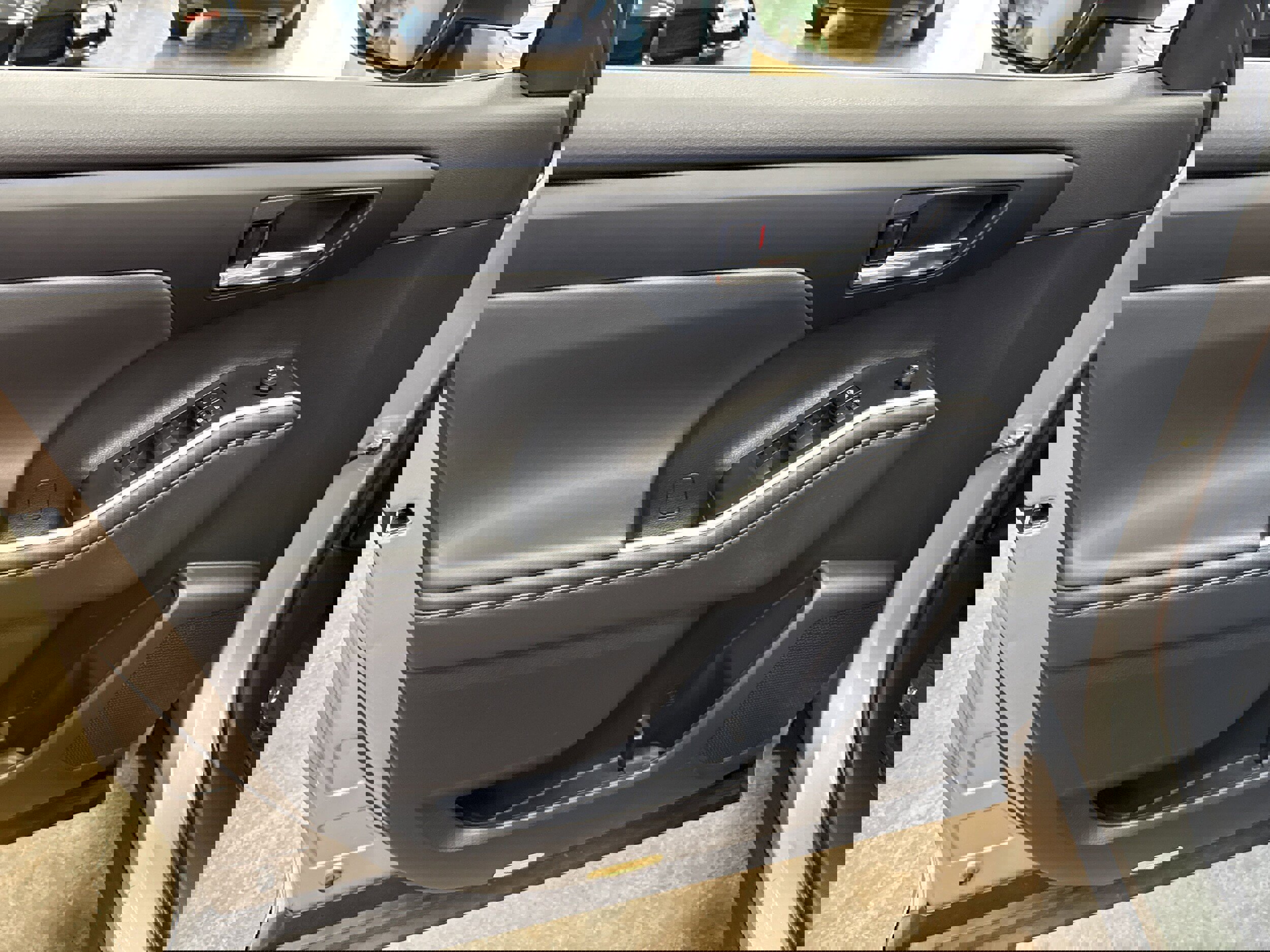 Used 2022 Toyota Highlander XLE image 27