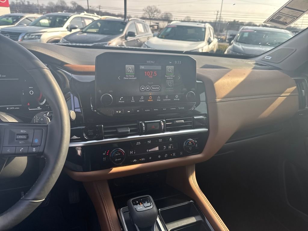 Certified 2025 Nissan Pathfinder Platinum w/ Black Appearance Package image 19