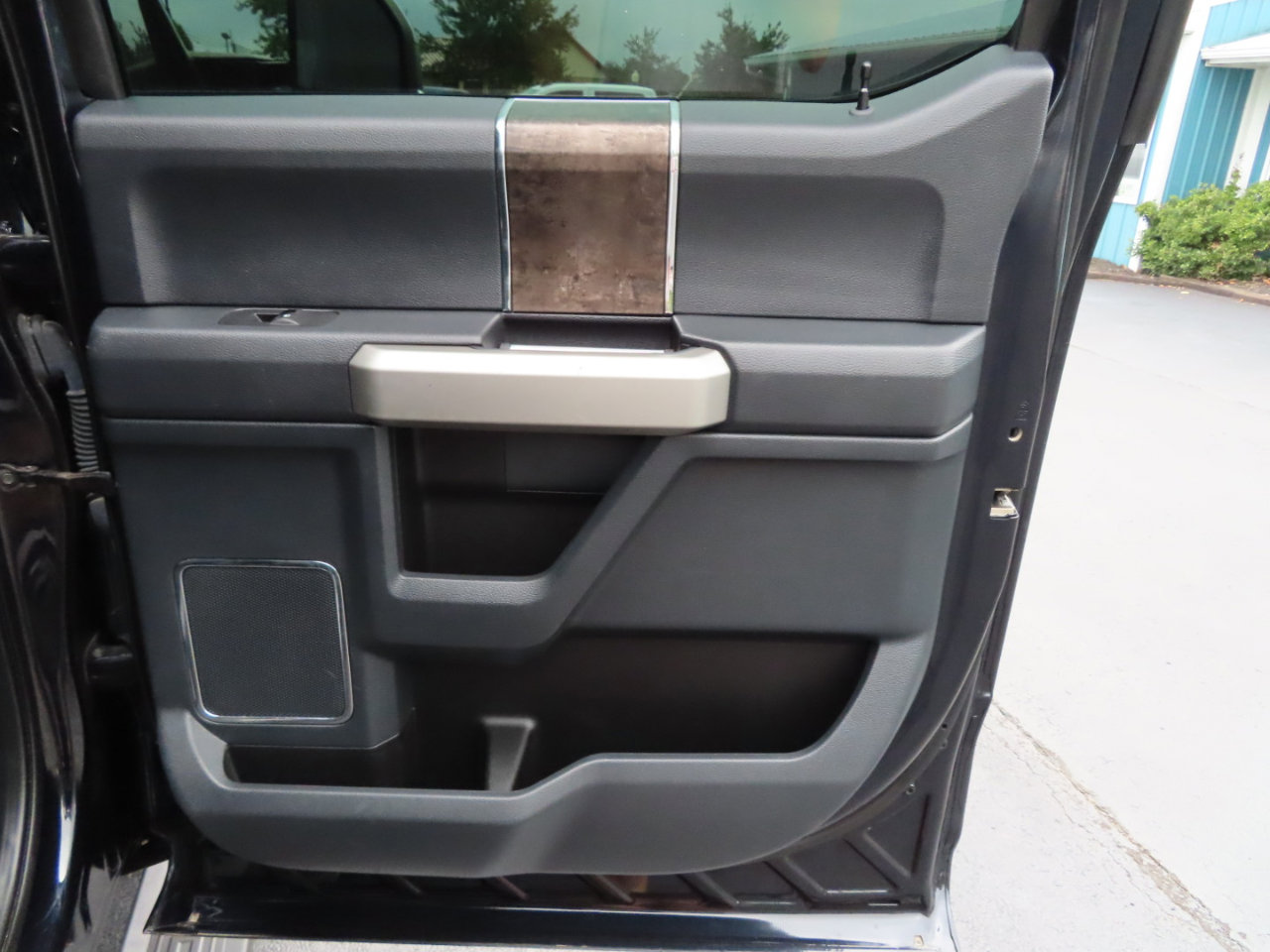 Used 2022 Ford F250 Lariat w/ Black Appearance Package image 48
