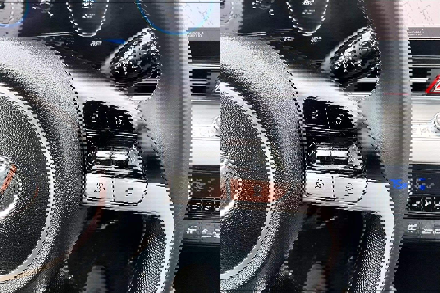 Used 2023 Hyundai Elantra Limited image 18