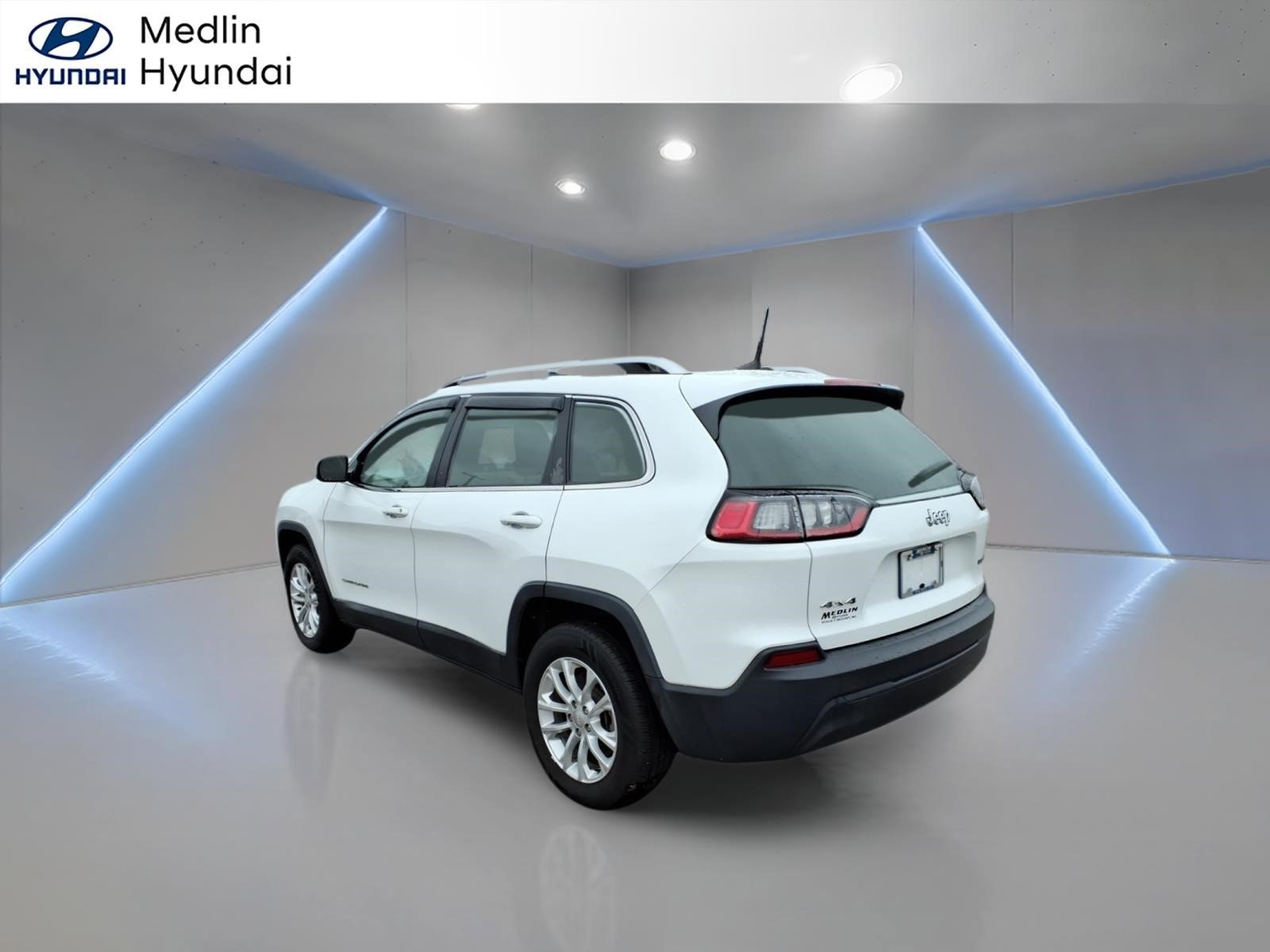 Used 2019 Jeep Cherokee Latitude w/ Cold Weather Group AWD/4WD image 5