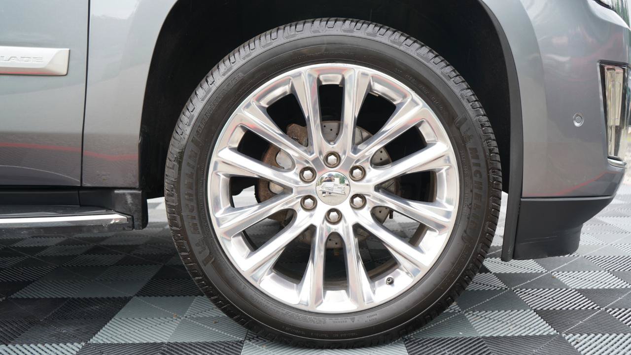 Used 2019 Cadillac Escalade ESV Luxury AWD/4WD image 38