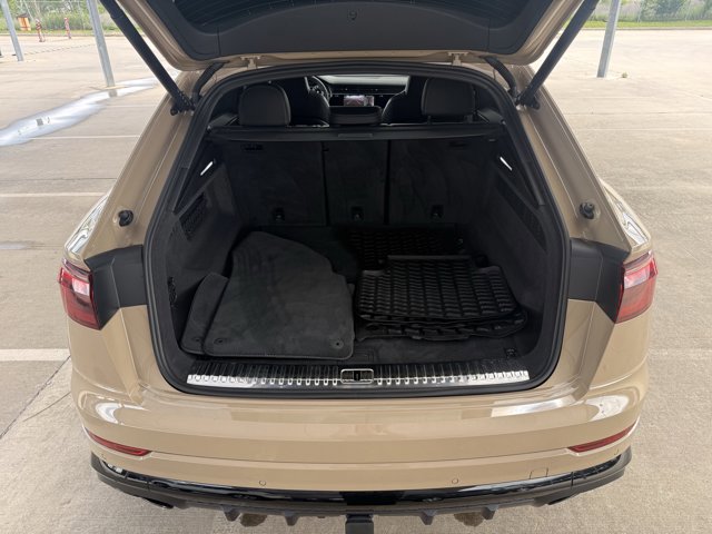 Used 2025 Audi SQ8 Premium Plus w/ Executive Package image 12