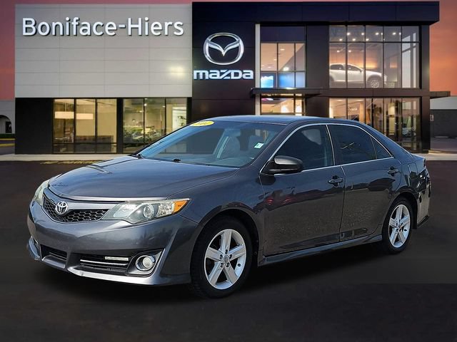 Used 2014 Toyota Camry SE FWD image 2