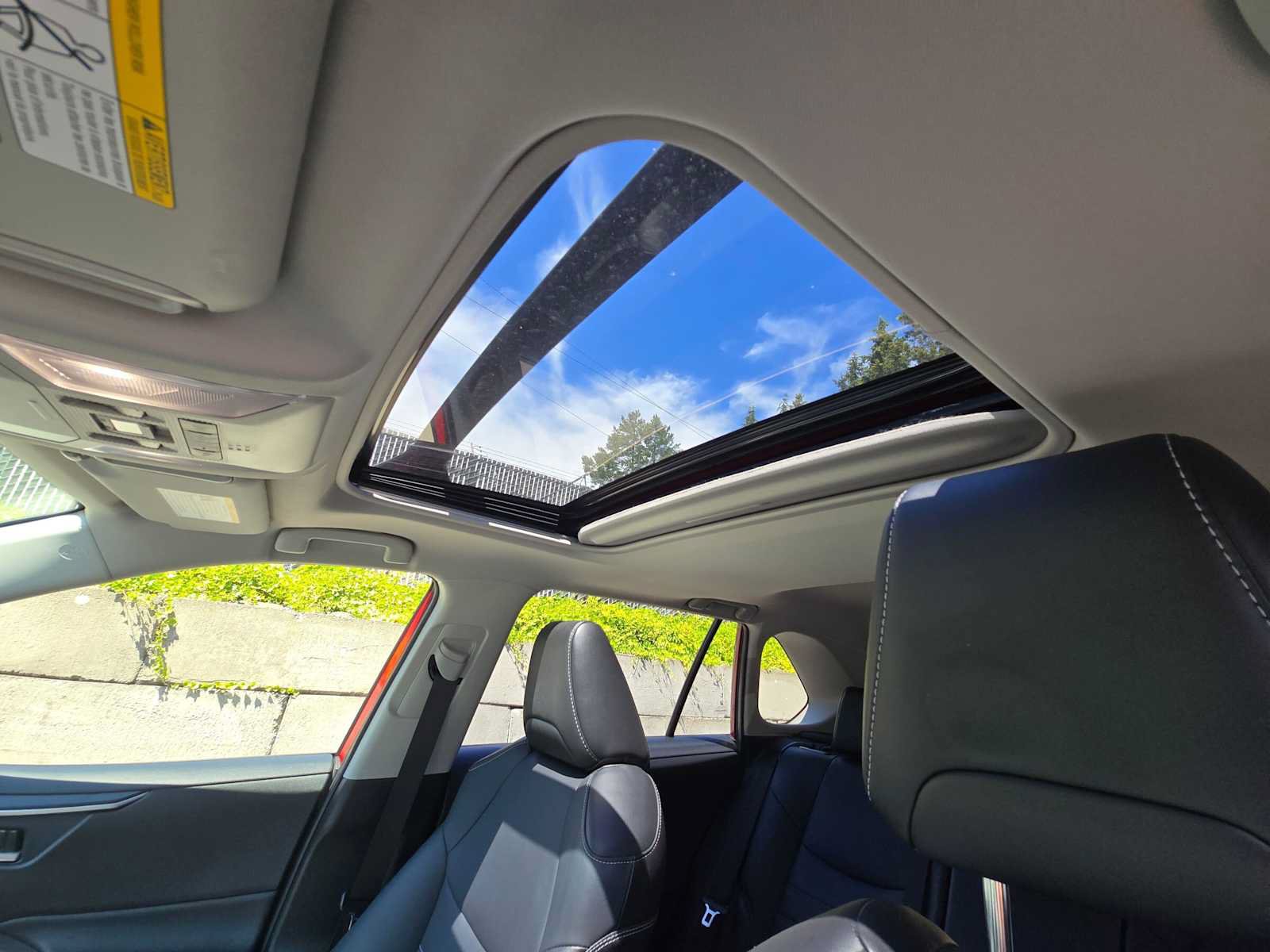 Used 2022 Toyota RAV4 XLE Premium AWD/4WD image 23