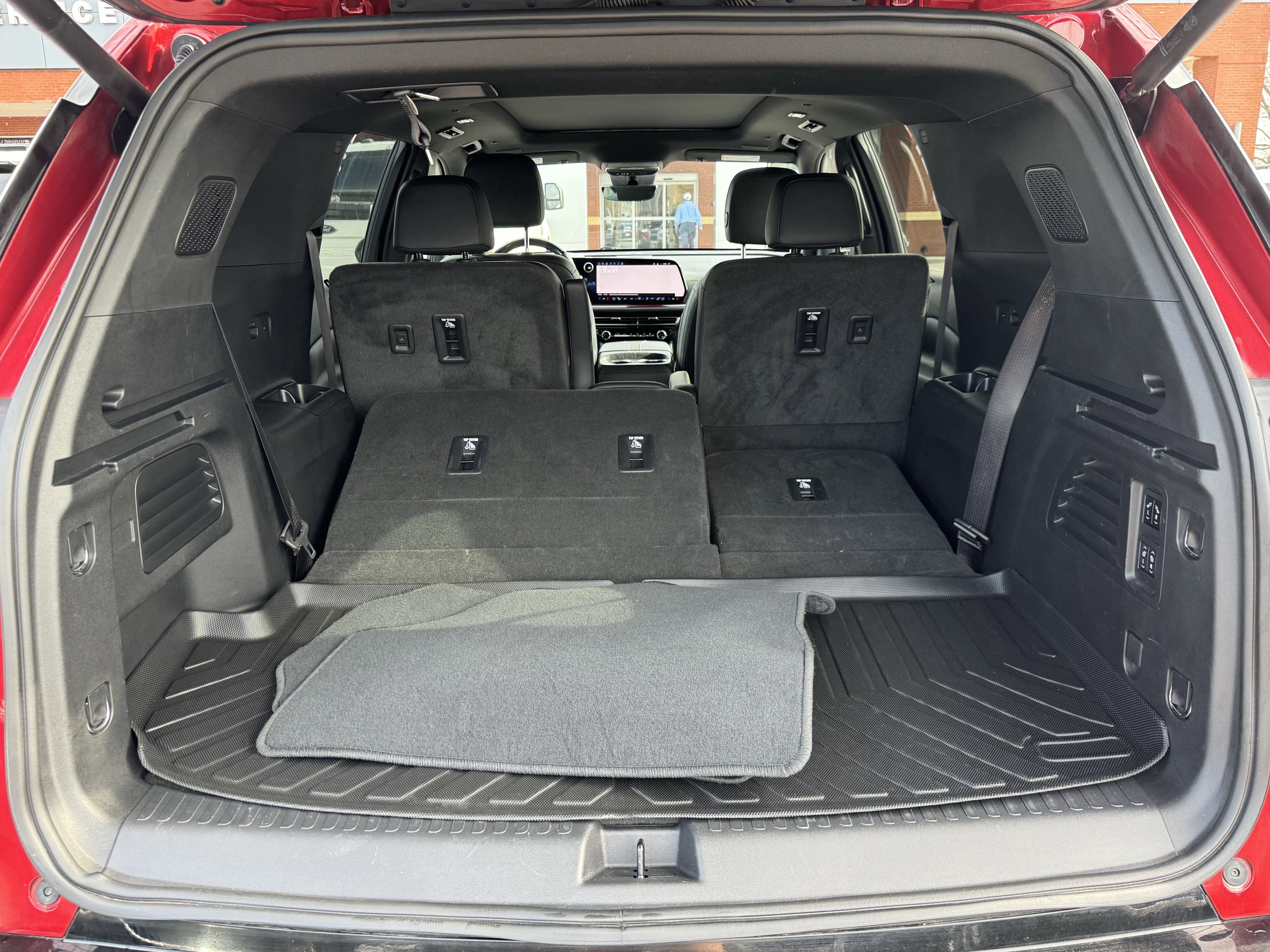 Used 2024 Chevrolet Traverse RS image 13