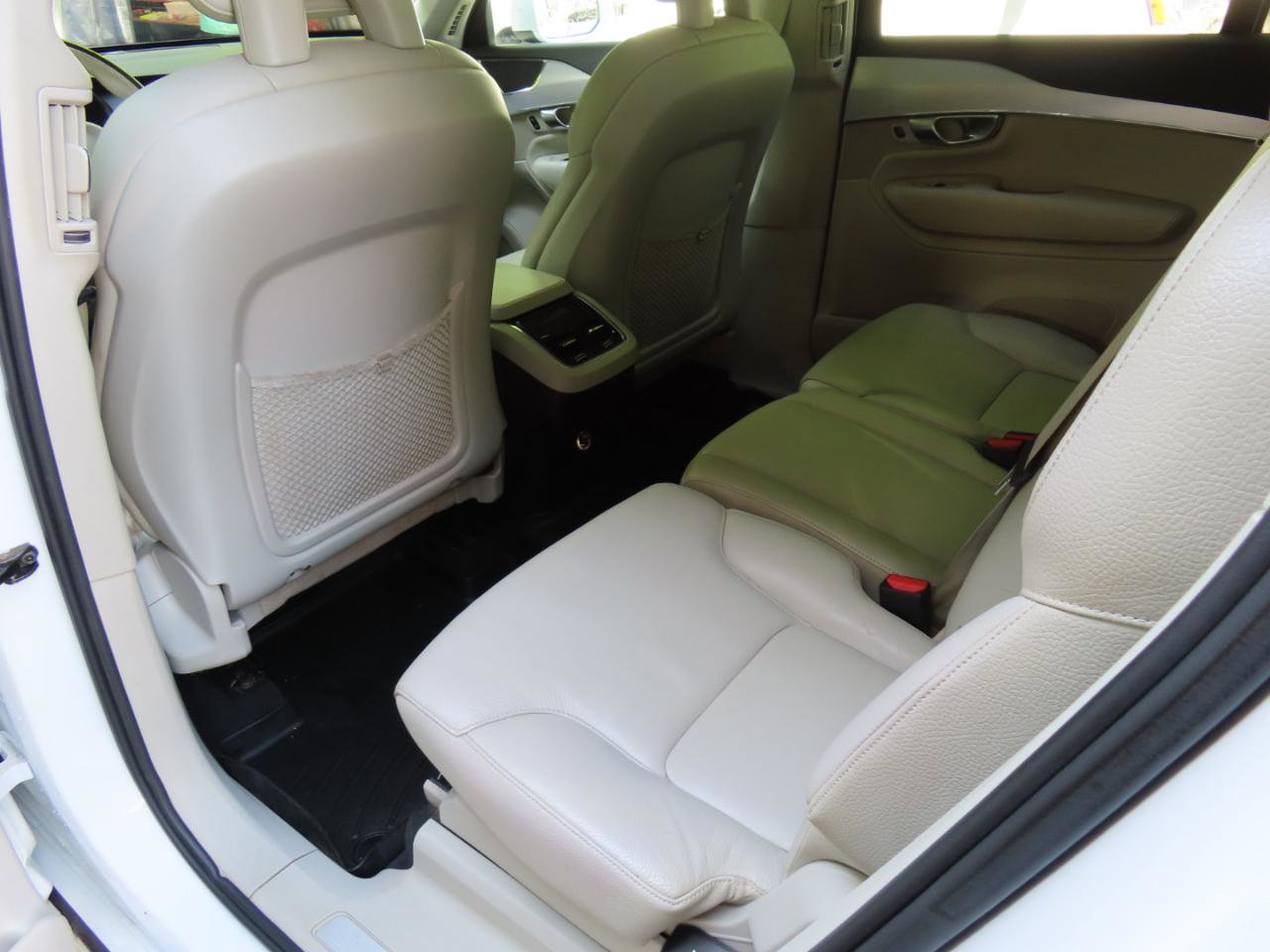 Used 2018 Volvo XC90 T6 Momentum w/ Convenience Package AWD/4WD image 11