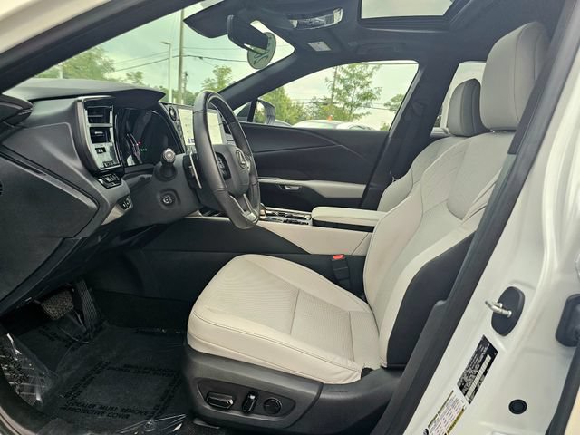 Used 2023 Lexus RX 350 Premium w/ Accessory Package (Z1) AWD/4WD image 17