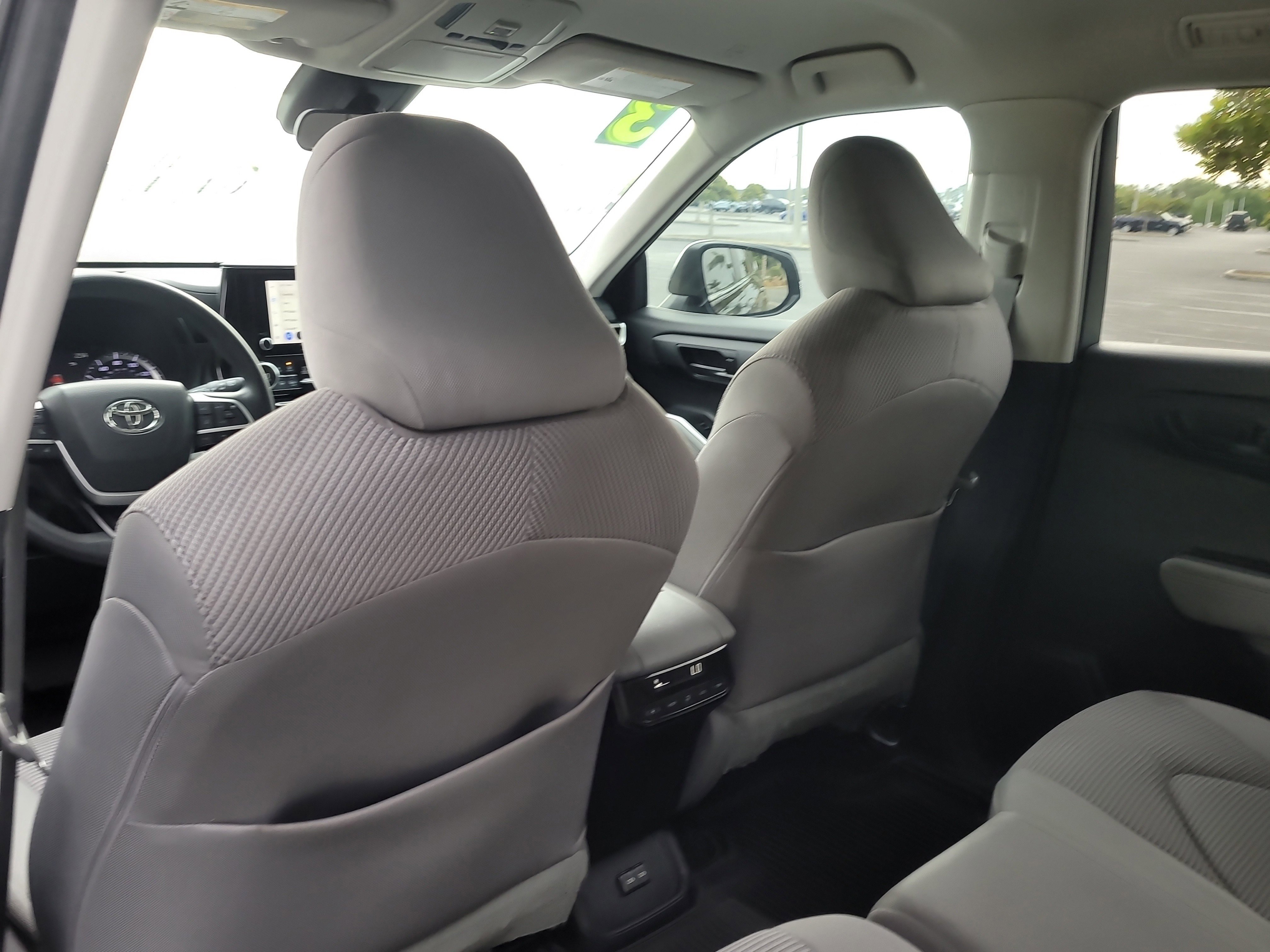 Used 2023 Toyota Highlander L FWD image 13