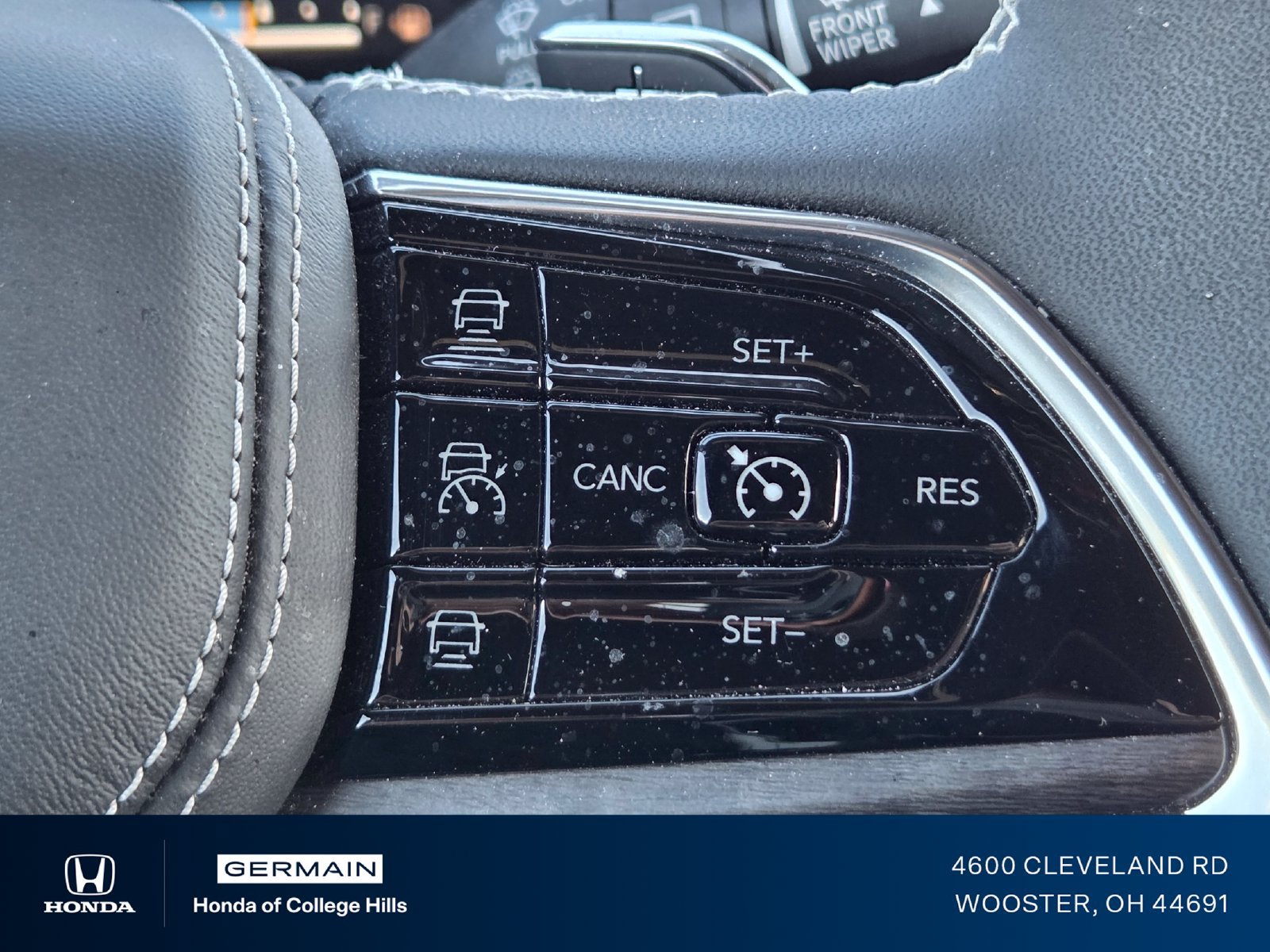 Used 2023 Jeep Grand Cherokee Overland AWD/4WD image 29