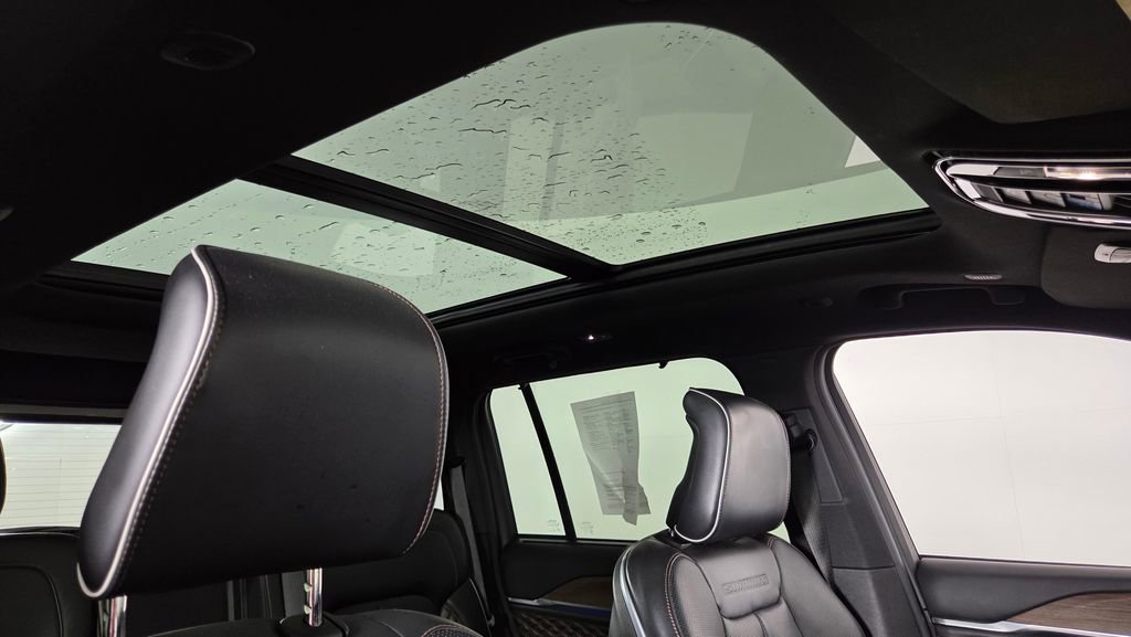 Used 2022 Jeep Grand Cherokee Summit w/ Luxury Tech Group V image 39