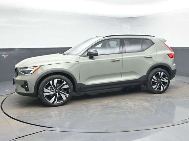 Used 2023 Volvo XC40 B5 Plus w/ Driver Assist Package image 4