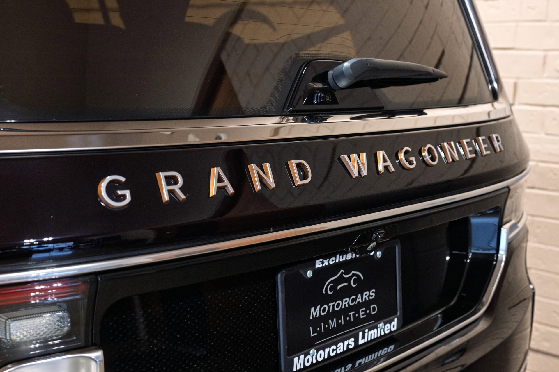 Used 2023 Jeep Grand Wagoneer Series III w/ Rear-Seat Entertainment Group image 15