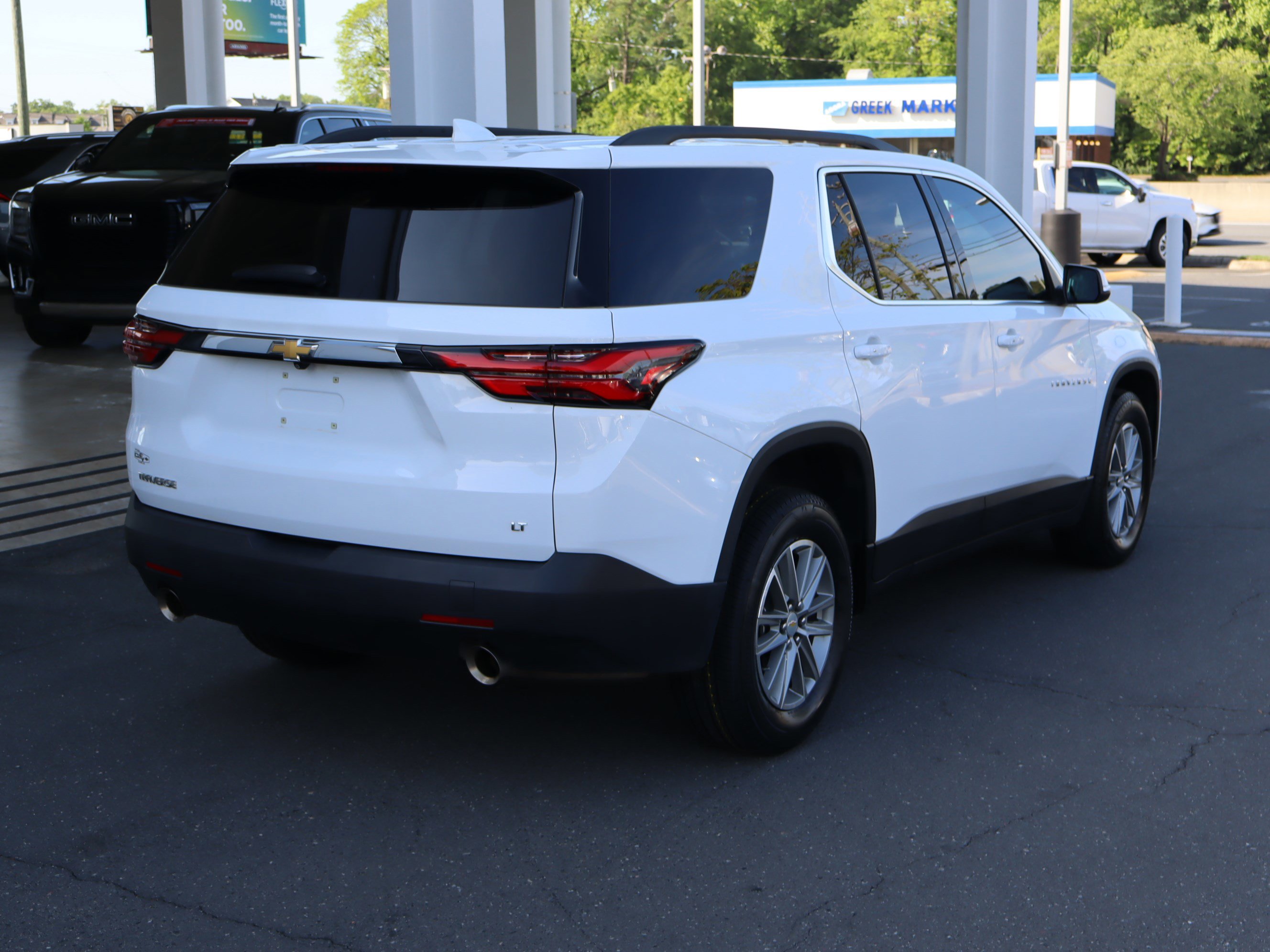 Used 2023 Chevrolet Traverse LT FWD image 10