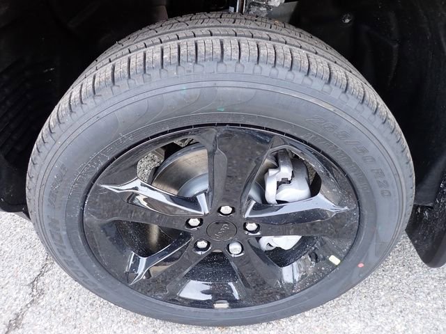 New 2025 Jeep Grand Cherokee Limited w/ Black Appearance Package image 11