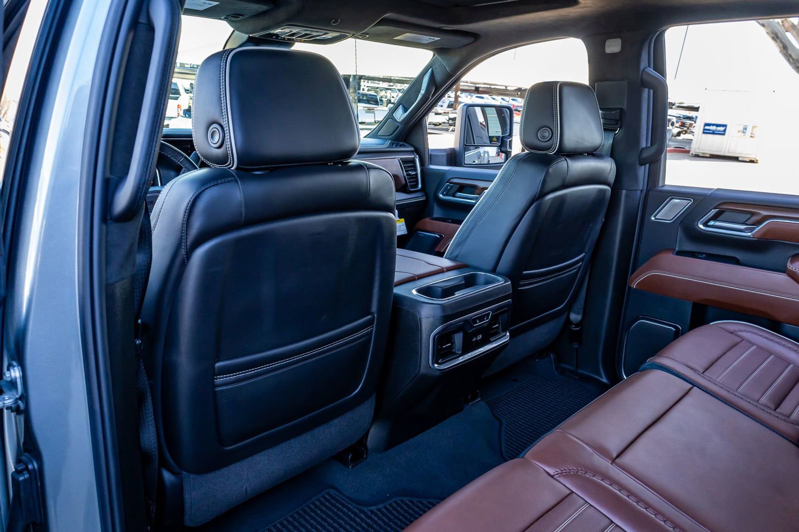 Used 2024 GMC Sierra 3500 Denali Ultimate AWD/4WD image 32