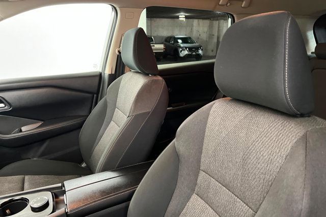 Used 2024 Nissan Rogue SV image 16
