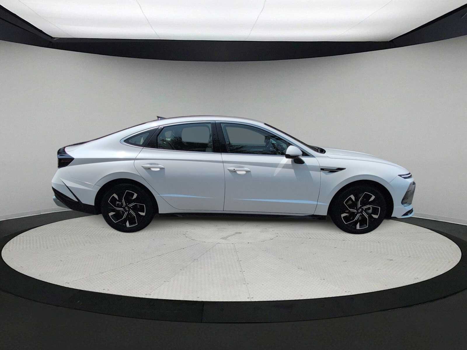 Used 2025 Hyundai Sonata SEL FWD image 9