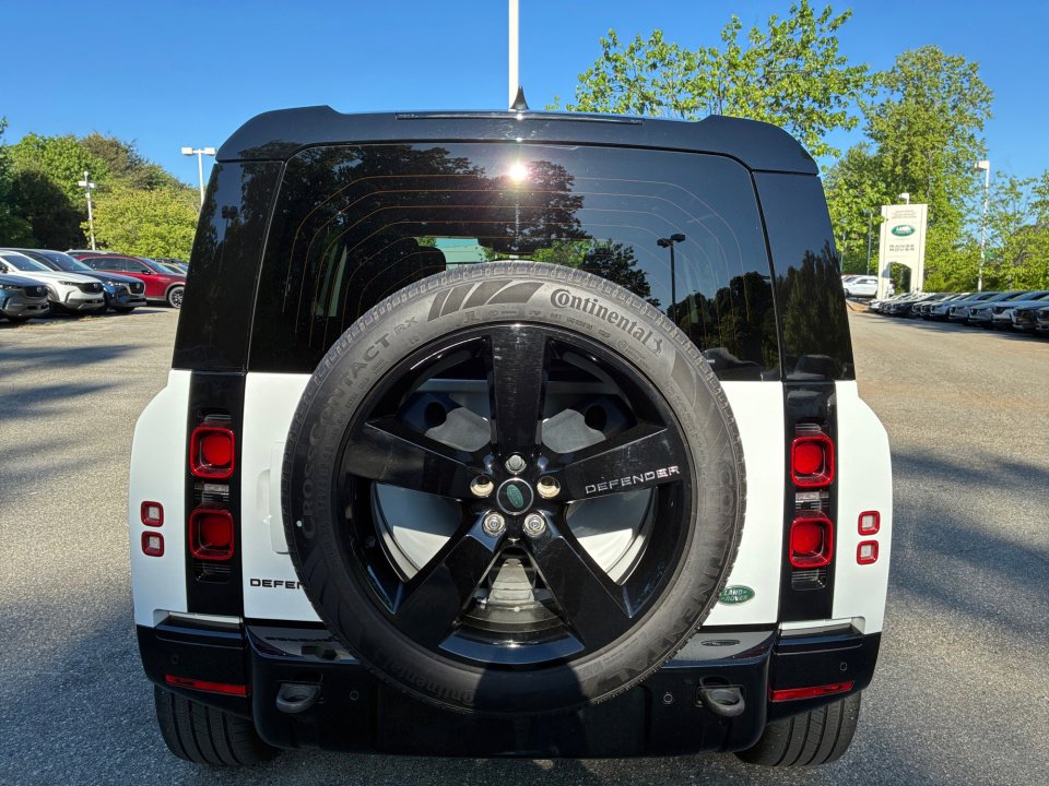 Used 2023 Land Rover Defender 110 X-Dynamic SE AWD/4WD image 14