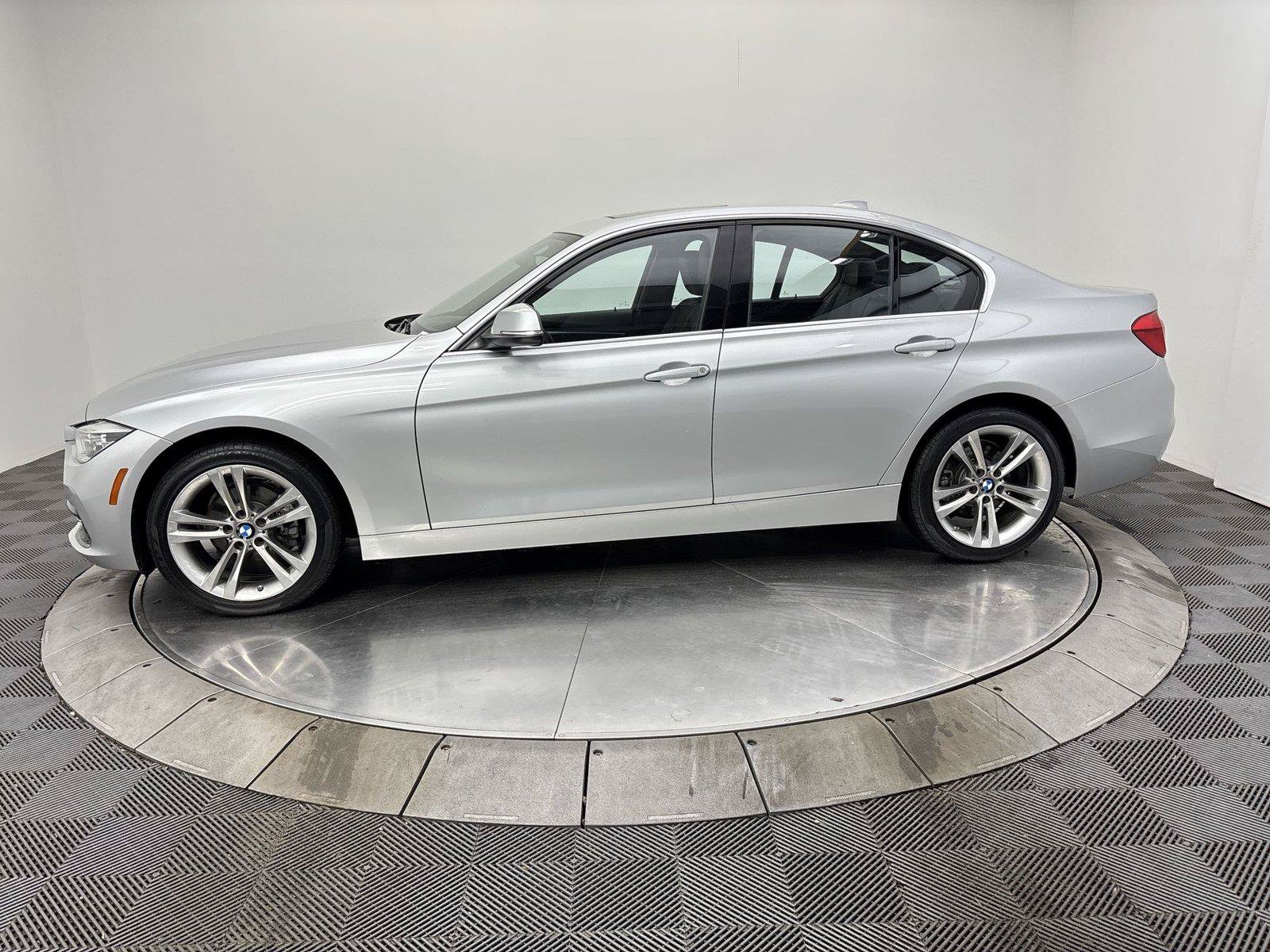 Used 2018 BMW 328d Sedan RWD image 16