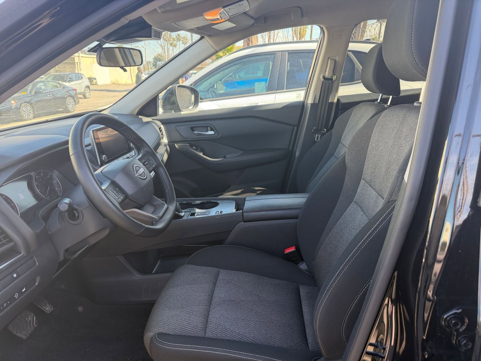 Used 2025 Nissan Rogue SV FWD image 29