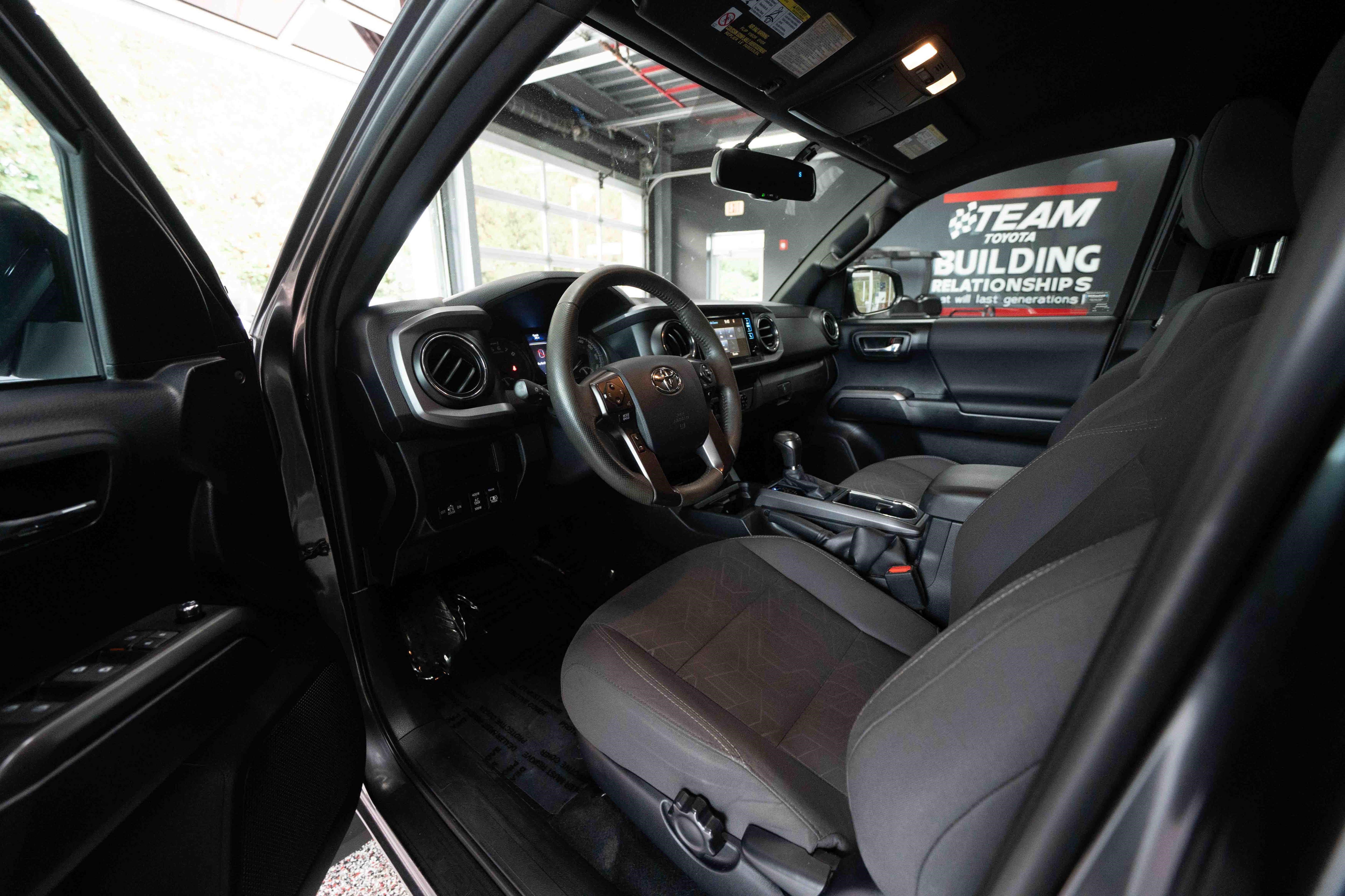 Used 2017 Toyota Tacoma TRD Sport w/ Tow Package (A/T) AWD/4WD image 8