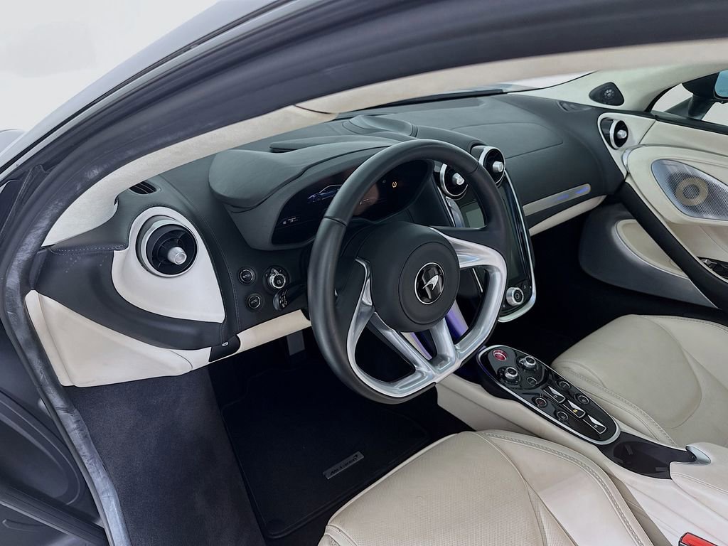 Used 2023 McLaren GT RWD image 4